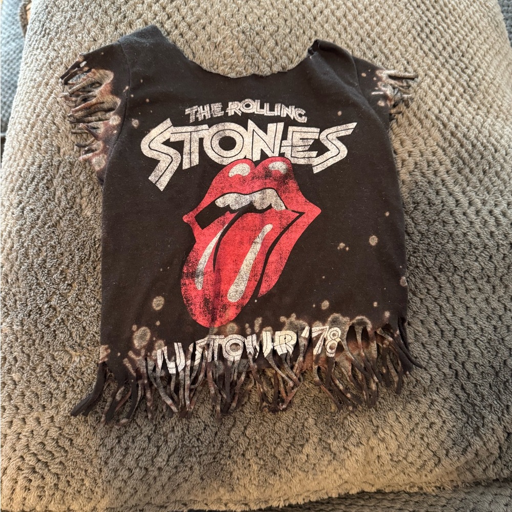🎸Rolling Stones distressed baby tee🎸